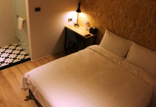 1. 라이트 호스텔 ..