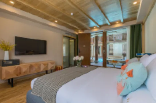 溪田·悦上   |   Alice  in  Wonderland · 愛麗絲夢遊仙境·客棧