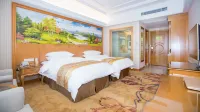 Venus International Hotel (Hankou North) Отели рядом с достопримечательностью «Университет Цзянхам-Колледж литературы»