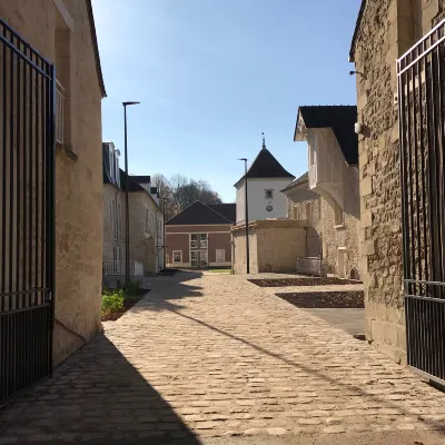 Le Grand Pavillon Chantilly Hotels in Vineuil-Saint-Firmin