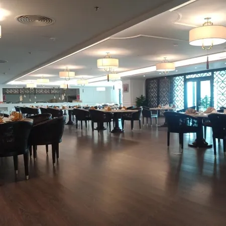 FLC Halong Bay Golf Club & Luxury Resort Отели рядом с достопримечательностью «Бухта Халонг»