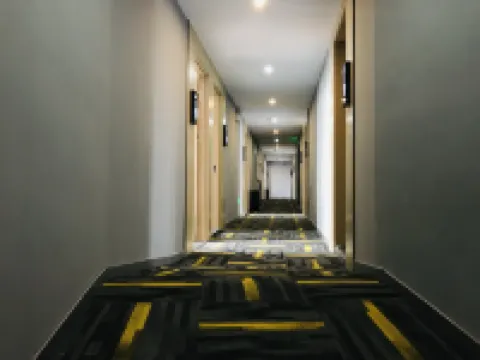 Huayi Hotel (BeijingHome Huairou Pedestrian Street Shop) Hotel berhampiran Huairou Gymnasium