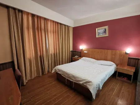 Pingyu Yijia Business Hotel