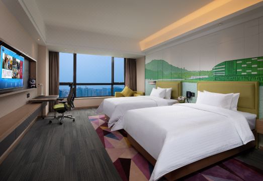 햄튼 바이 힐튼 객실 전경