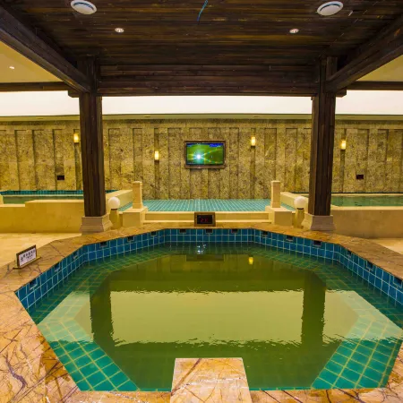 Oriental Hawaii Hotel (Heihe Central Pedestrian Street Shop)