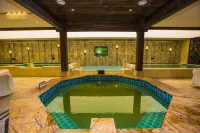 Oriental Hawaii Hotel (Heihe Central Pedestrian Street Shop)