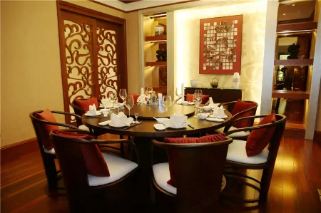 Aile Holiday Hotel Отели в г. Саньмин