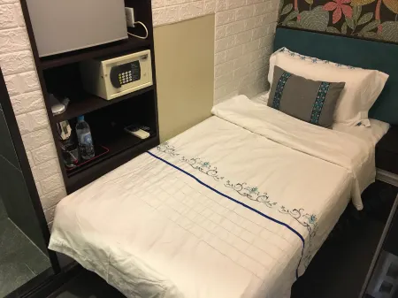 Seasons Hotel-Tsim Sha Tsui