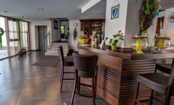 Hotel Und Cafe Paso - Housity