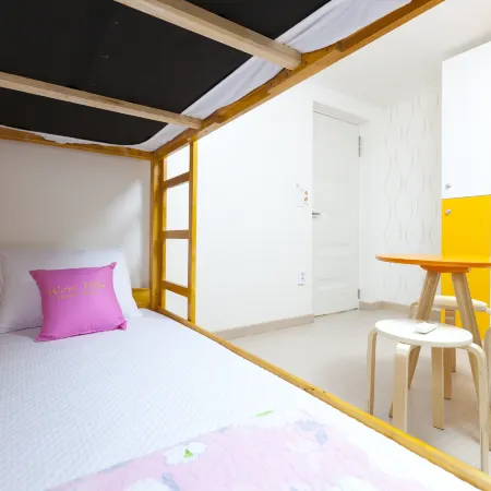 Wow Hills Guest House Отели рядом с достопримечательностью «Детская площадка Wau Park»