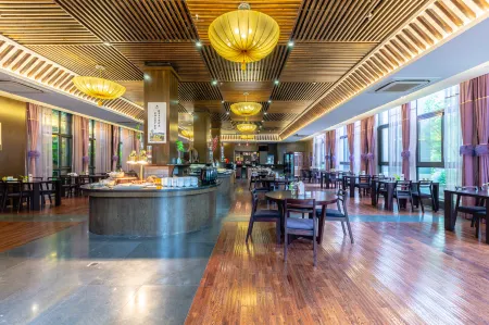 Zemei Xuanxuan and Resort Hotel Отели рядом со станцией Huangshan North Railway Station