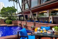 Ramada Plaza by Wyndham Bangkok Menam Riverside - pantai