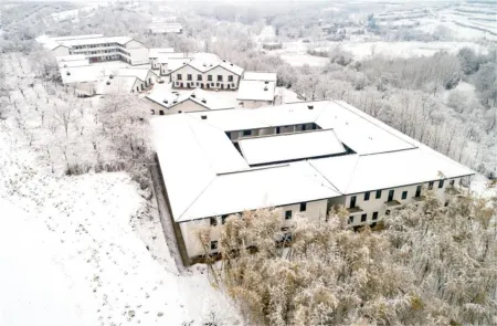 Wangwushan Xiaoshifang Hotel Отели рядом с достопримечательностью «The Yellow River Xiaolangdi Scenic Area»