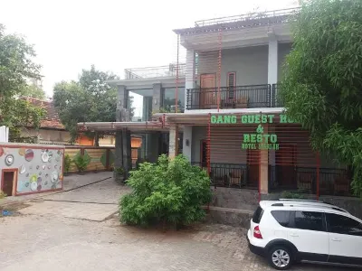 Gang Guest Hotel Syariah & Resto Отели в г. 