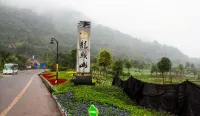 Lavande Hotel (Yibin University Town Convention and Exhibition Center) - Mountain view