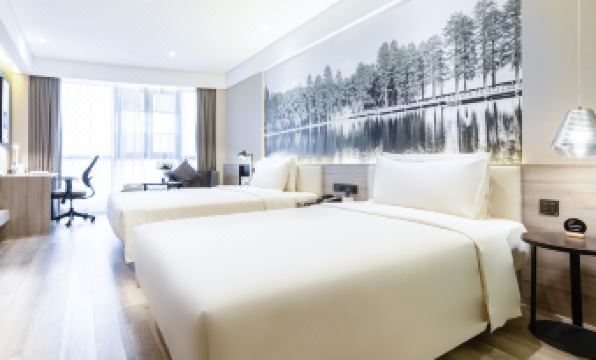 Wuhan Tianhe Airport Outlets Atour Hotel