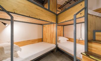 UniLoft Hostel (Dalian Railway StationDongguan Street Historical and Cultural Block Store)