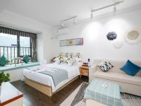 斯维登服务公寓(南坪八公里地铁站店) - 北欧时光双床套房