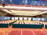 Howard Johnson Park Plaza Hotel (Jingshan Railway Station Inn) Hotels in Jingshan