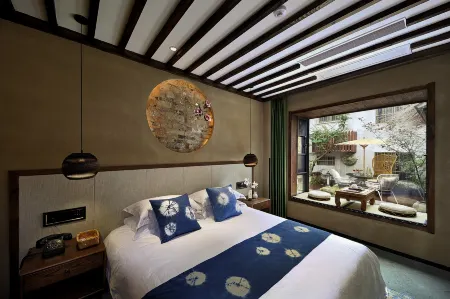 Yujian No.8 (Huangshan Tunxi Old Street)