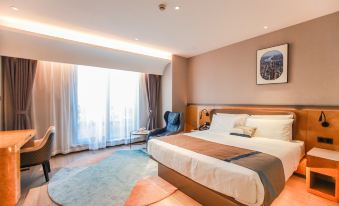 A modern bedroom with large windows and a double bed in the middle is located on the top floor at Sky Bird Hotel (Shanghai Hongqiao Airport)