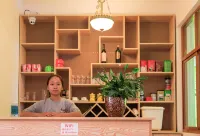 Derong Golden Sun Hotel