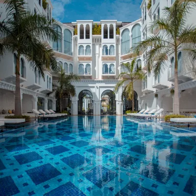 Sarai and Wander Hotels near Psa Krom Market
