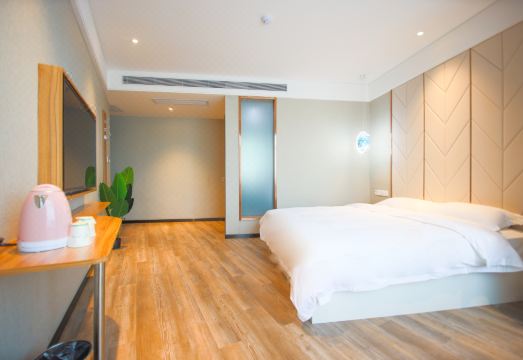 5. 홀리데이 인 주..