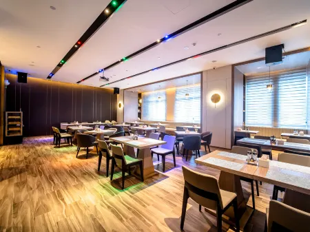 Yishang PLUS Hotel (Nanning Jiangnan Wanda Pingxi Night Market Branch) Отели рядом с достопримечательностью «Minsheng Square»