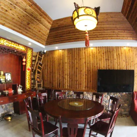 Xinhua Xionghuazhai Farmhouse