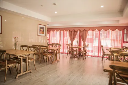 Zongrui Hotel Отели рядом с достопримечательностью «One Country Two Systems Beach»