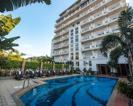 อริสโตแครต เรสซิเดนซ์ แอนด์ โฮเทล โรงแรมในสีหนุวิลล์