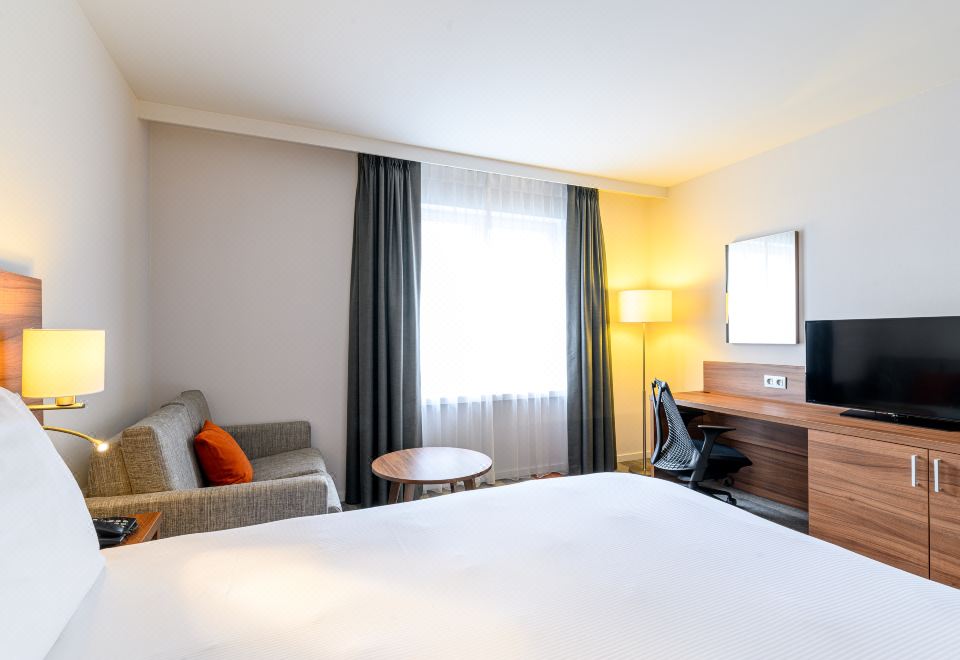 3. 힐튼 가든 인 ..