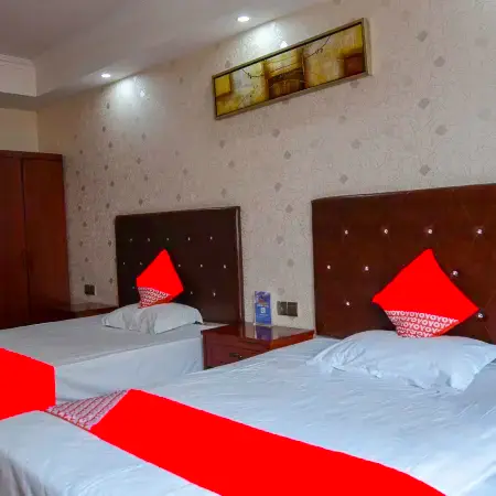 Three-person Hotel