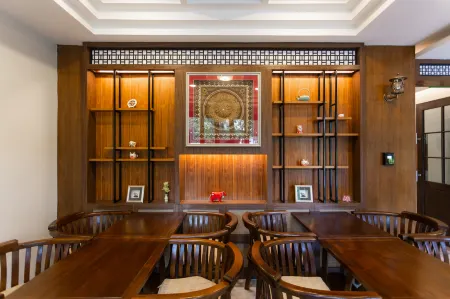 Lima Lanna Hotel Отели рядом с достопримечательностью «Movaci»