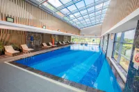 Wanda Realm Heshan - Kolam Renang