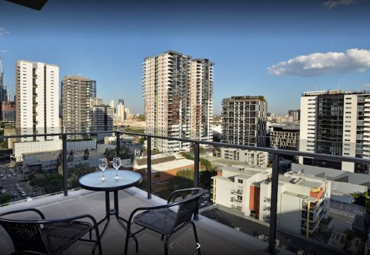 브리스반 원 수영장