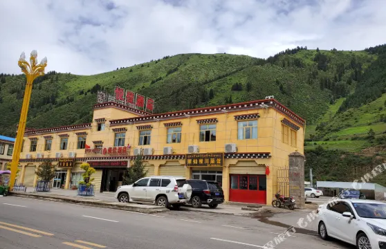 類烏齊悦佳酒店