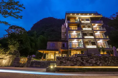 Yangshuo Chashi Hotel (Yulonghe Jiuxian Wharf Branch)