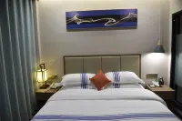 Hefeng Yizhan Hotel - Mountain view