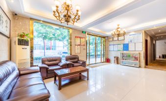 Huangling welcome business hotel