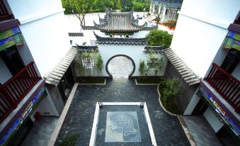 Fengjia No.1 Courtyard B&B (Luquan Fengjia Ancient Town Branch)