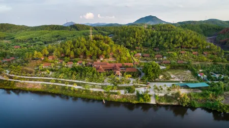 Sankofa Village Hill Resort and Spa Отели рядом с достопримечательностью «Hon Chen»