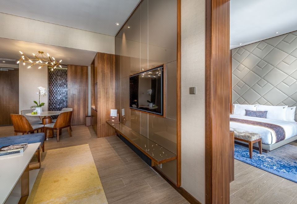 하드 락 호텔 데사루 코스트의 활기찬 야외 수영장