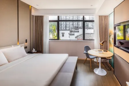 Atour Hotel (Huangshan Ancient Street, Xin'an Riverside)