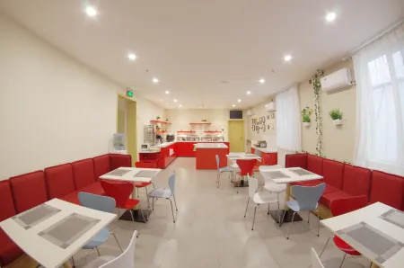 Ibis Hotel (Beijing Tiantan East Gate Station) Отели рядом с достопримечательностью «Beijing University of Technology»