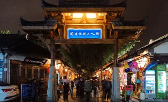 Langzhong Perch Valley Meiju Inn