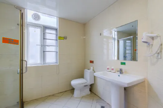 Junle Hotel (Guangzhou Zoo Metro Station) Отели рядом с достопримечательностью «Guangzhou Zoo Happy World»