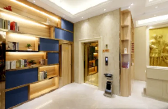Bincheng Hotel (Dongxing National Gate Scenic Area Port)