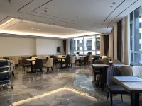 HanTing Hotel (Suizhong Railway Station) - parking